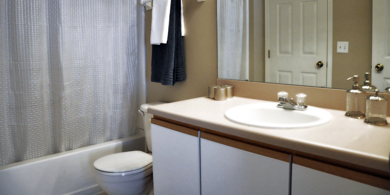 Presidential Bathroom | Washington Place Apartments